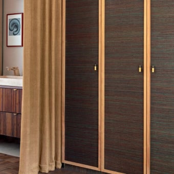 Wandverkleidung aus changierendem Sisal