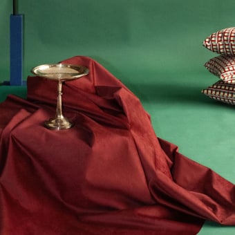 Einfarbiger Samt Bordeaux