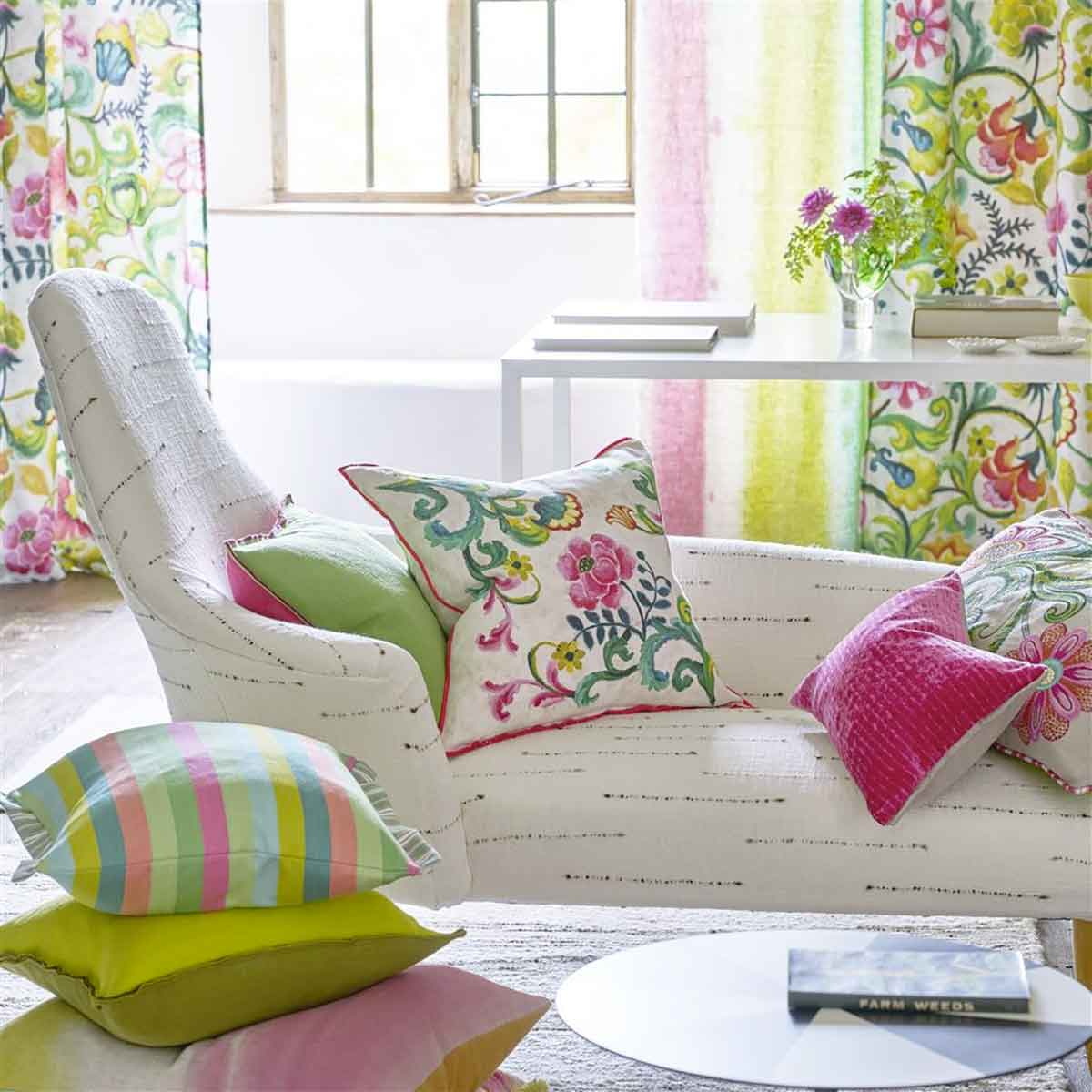 Designers Guild ピンク クッション Embroidered Damask Wicker Cushion Designers Guild