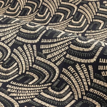 Piquey wall covering