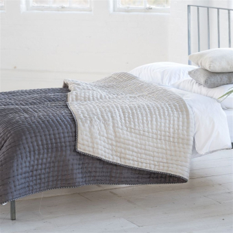 Chenevard Argent et Ardoise Bed cover 230x230 cm Designers Guild