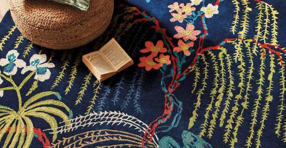 Tapis Rain Forest Tropical Night de Sanderson, tufté main