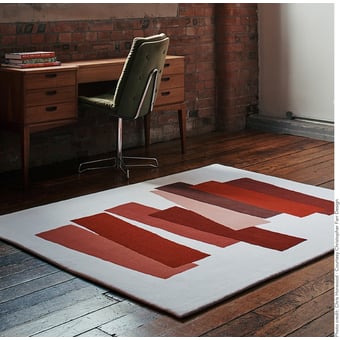 Alfombras The Many Faces of Red par Josef Albers 150x180cm Christopher Farr