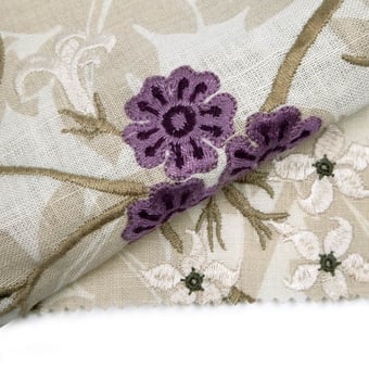 Stoff Jasmine Embroidery Aubergine/Olive Morris and Co