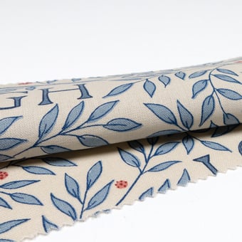 Tessuto Love is enough Blue Vellum Morris and Co