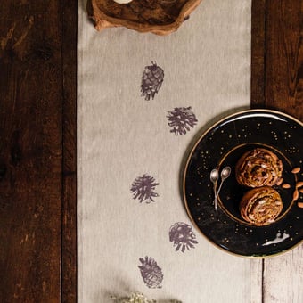 Chemin de Table Käpy Graphite Lapuan Kankurit