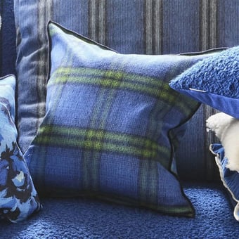 Cojín Abernethy Cobalt Designers Guild