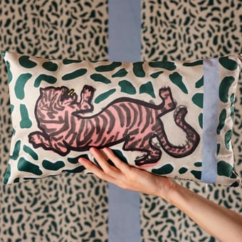 Féline S Cushion Beige et Vert Babel Brune