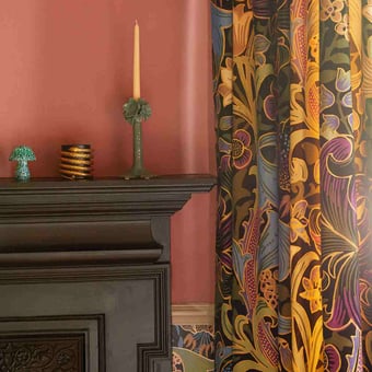 Terciopelo Golden Lily Obsidian House of Hackney