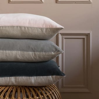 Cushion Oyster Oyster velvet/Natural linen Niki Jones